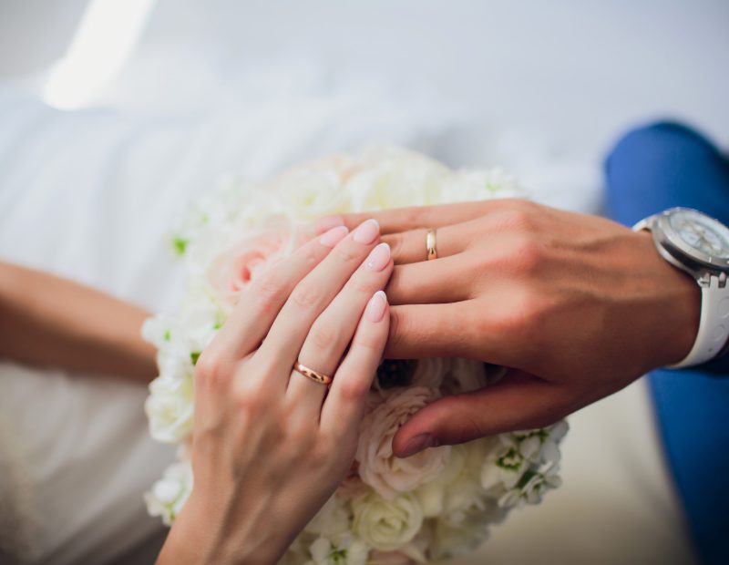 groom-brides-hands-with