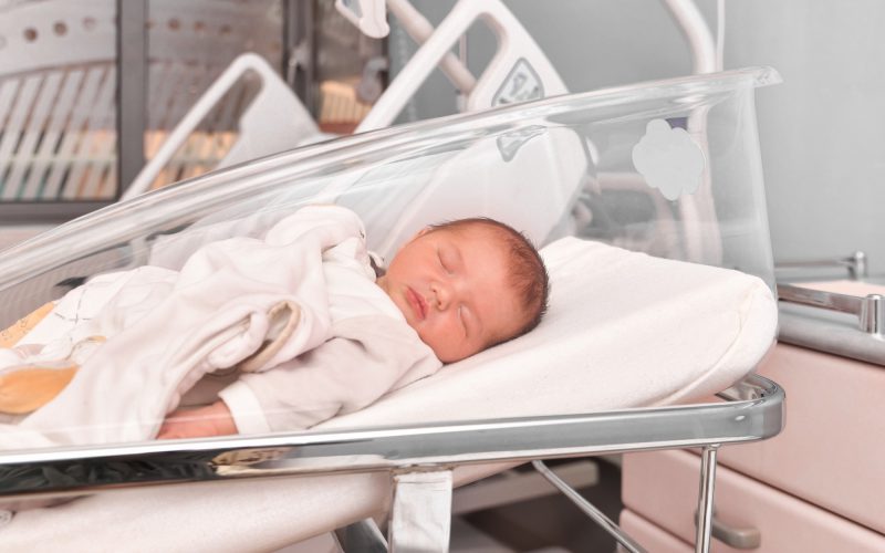 newborn-baby-sleeping-hospital